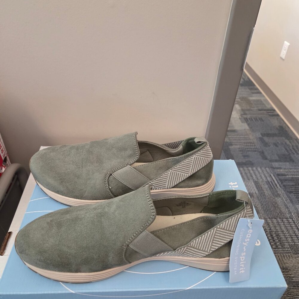 Easy Spirit Lora Slip On Suede Walking Shoe Womens Size 8.5 Wide Olive NWT & box - Picture 9 of 11